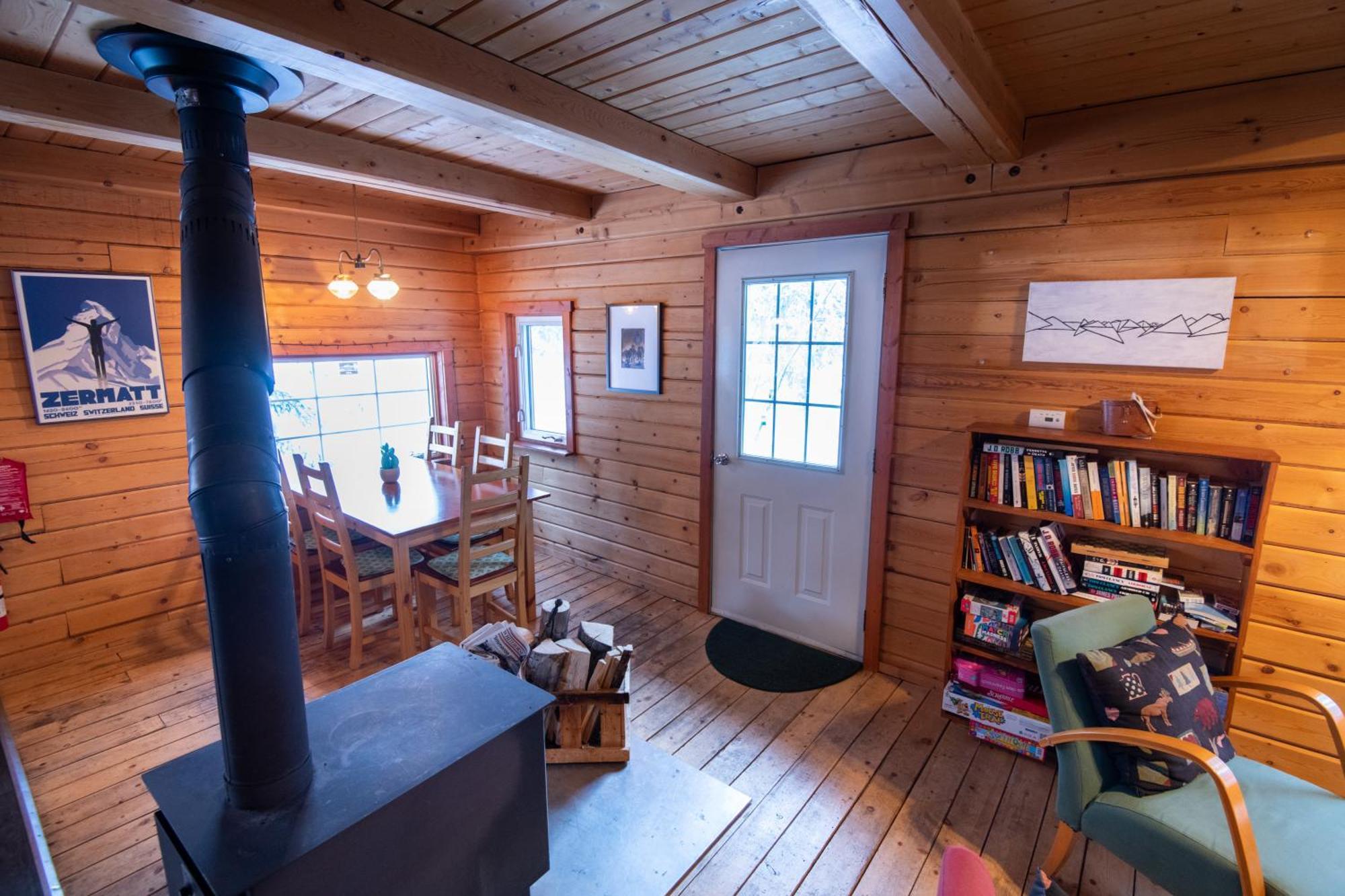 Tagish Little Atlin Lodge מראה חיצוני תמונה