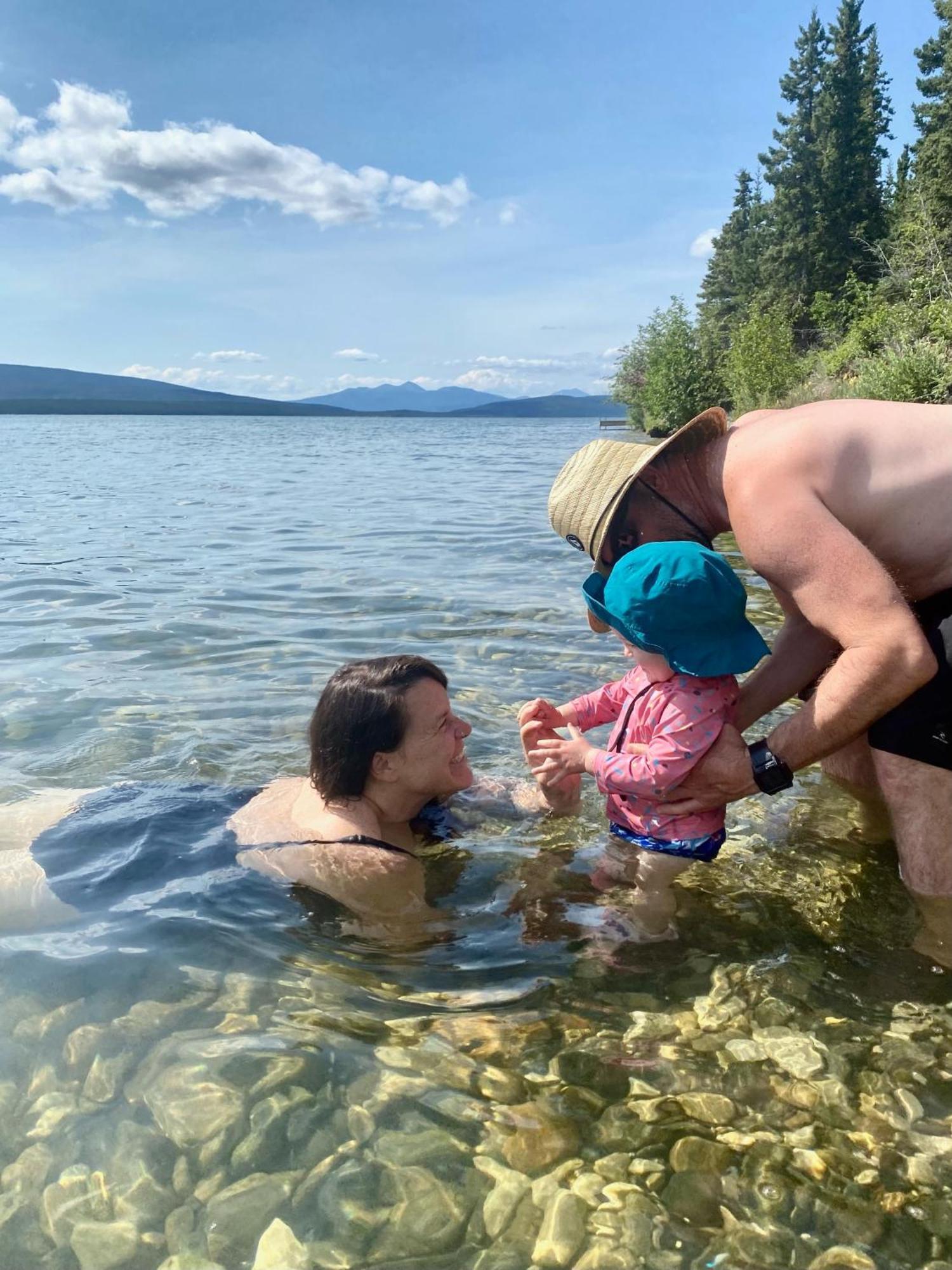 Tagish Little Atlin Lodge מראה חיצוני תמונה